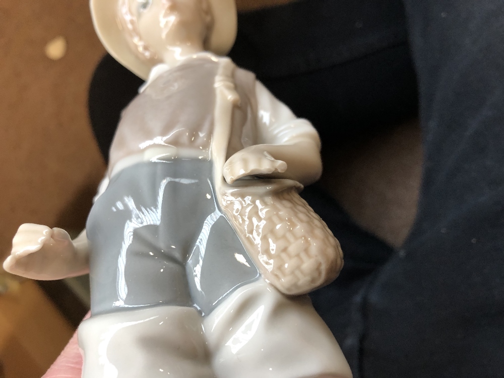 LLADRO; six figurines including clown, etc, only five boxes present. Additional InformationFingers - Image 2 of 2