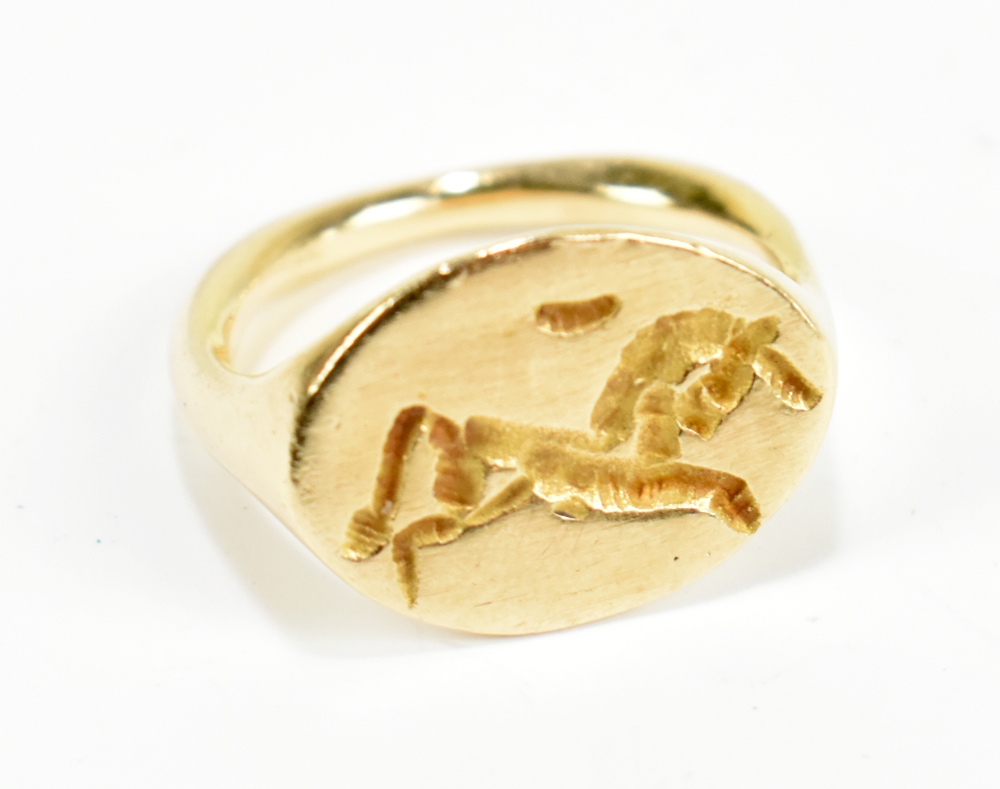 A 14ct yellow gold ring in the Minoan style, incised decorated with a horse to the oval platform,