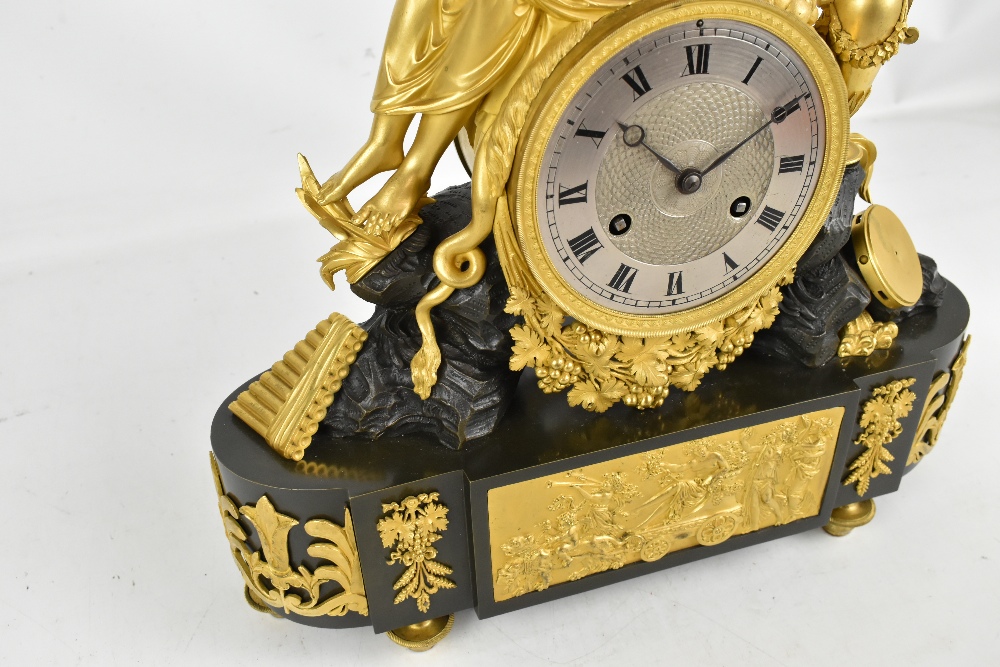 A good early 19th century French Empire bronze mantel clock with ormolu detail, featuring Bacchus - Image 3 of 8
