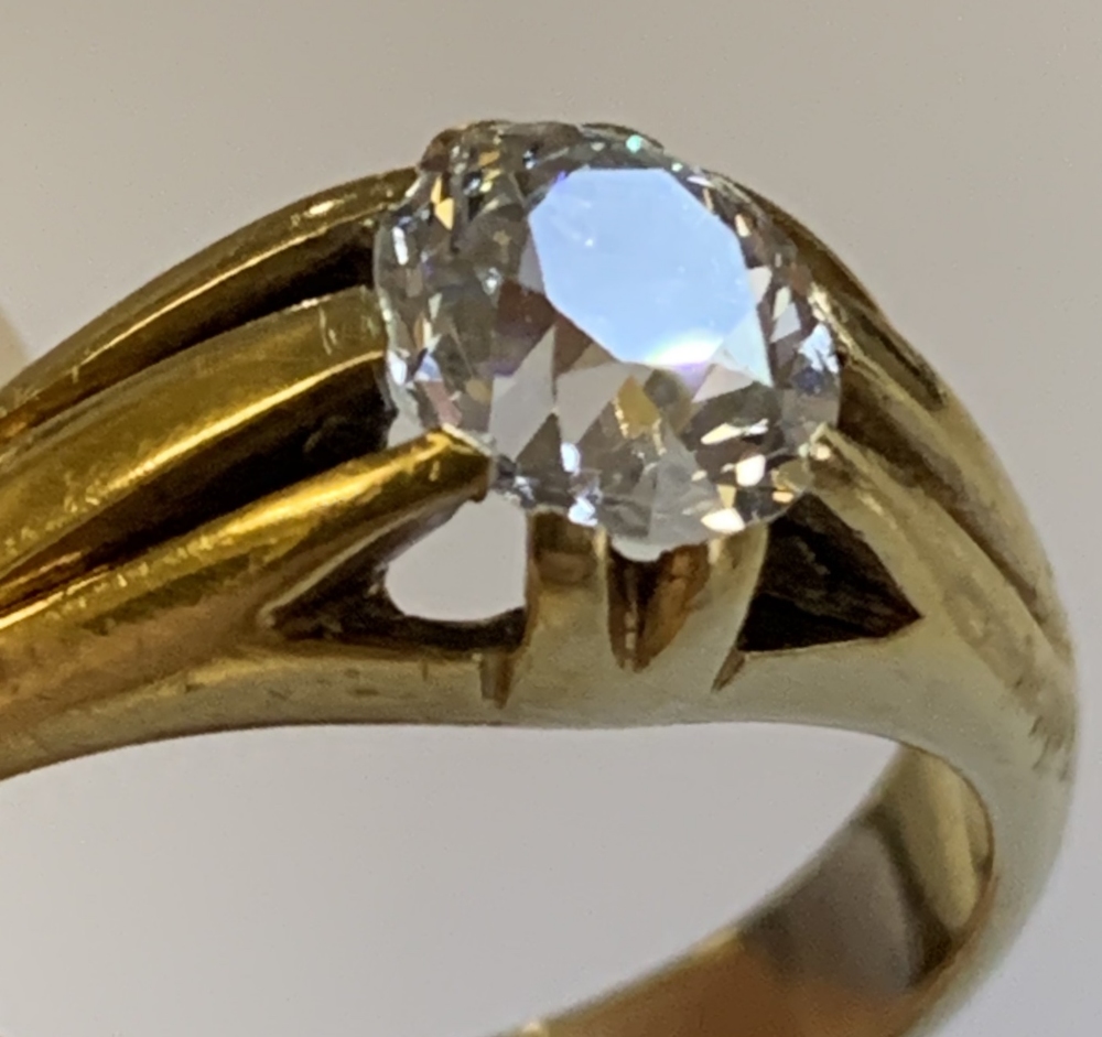 A good 18ct yellow gold diamond solitaire gentleman's ring, the oval cut diamond weighing approx 1. - Image 4 of 5