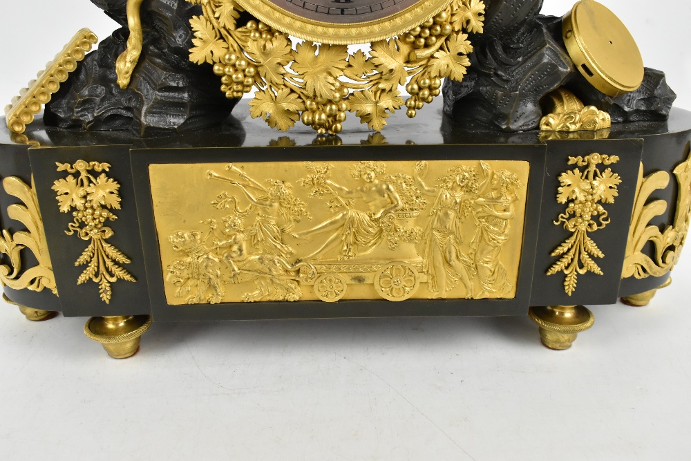 A good early 19th century French Empire bronze mantel clock with ormolu detail, featuring Bacchus - Image 4 of 8
