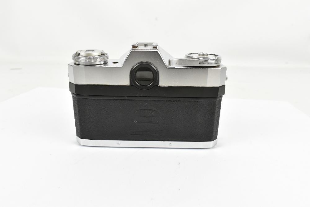 ZEISS; a Contaflex Super camera with Tessar 28/50 lens, no.2948908. - Image 2 of 4