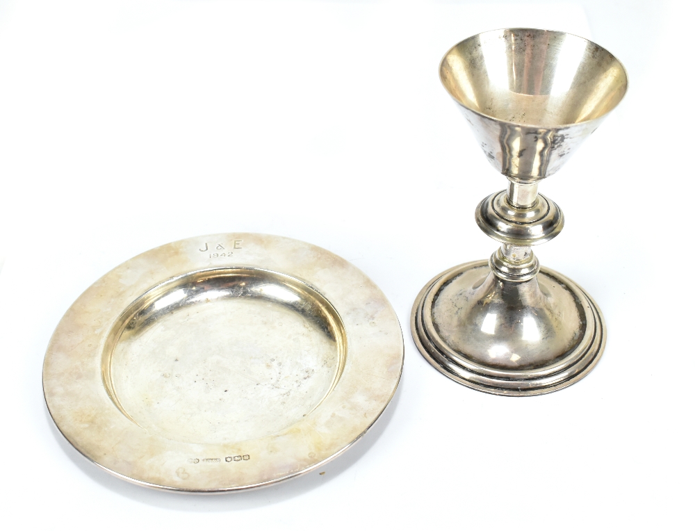 JONES & WILLIS; an Edward VII hallmarked silver chalice with conical bowl and single knop, London