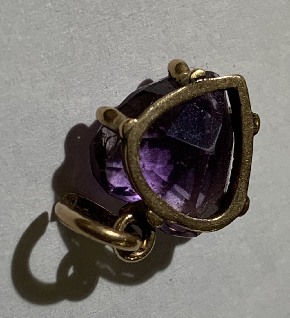 An 18ct yellow gold ring set with pale purple central stone, a similarly decorated pendant/brooch - Image 4 of 4