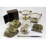 A mixed lot of metalware to include brass candlesticks, small single bulb girandoles,