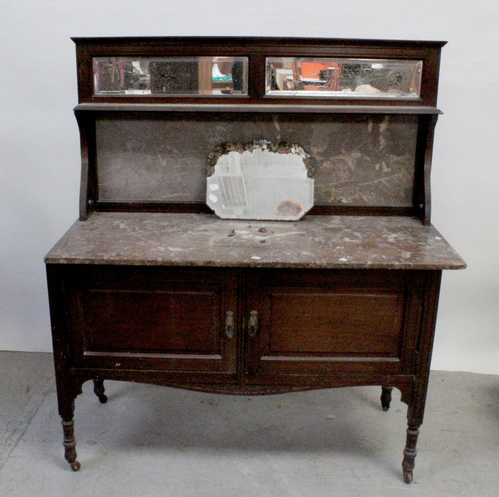 A Victorian rouge marble top wash stand,