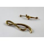 Two 9ct gold brooches, one set with a bird, approx combined 6.2g (2).