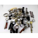 A very large quantity of wristwatches and bracelet watches.