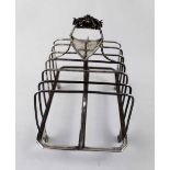 A George III hallmarked silver seven-bar toast rack by Andrew Fogelberg, London 1812,