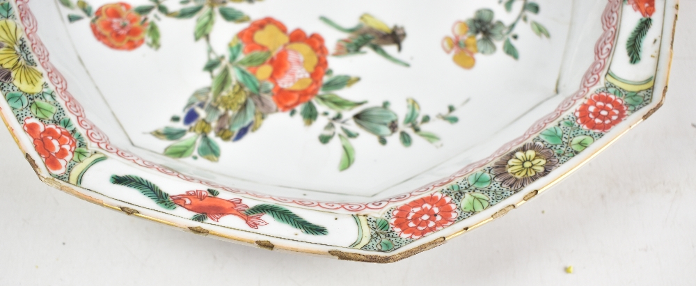 An 18th century Chinese porcelain Famille Verte octagonal plate, painted in enamels with floral - Image 9 of 11