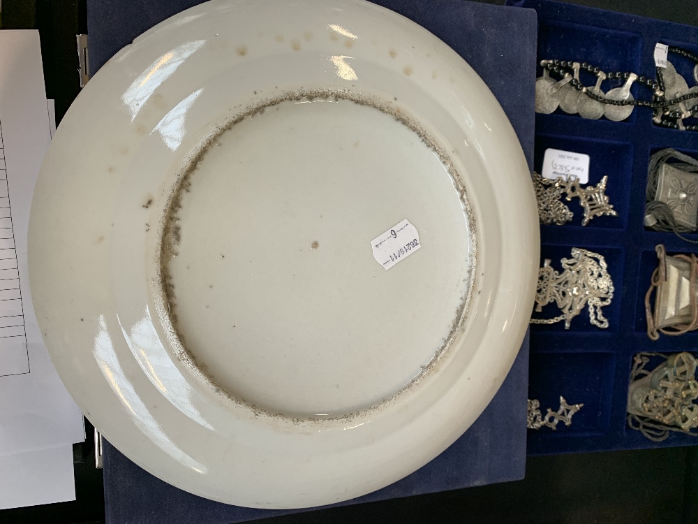 A pair of late 18th century Chinese Export porcelain octagonal plates painted in underglaze blue - Image 18 of 18