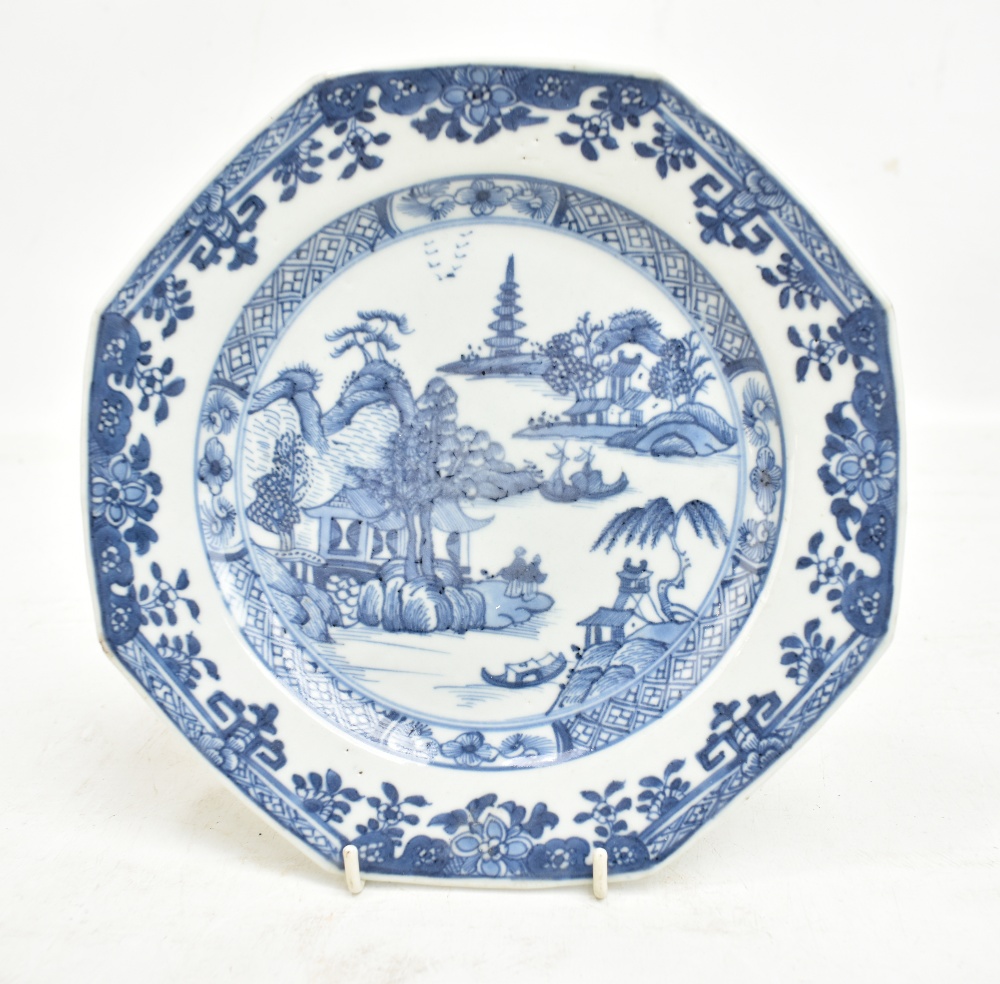 A pair of late 18th century Chinese Export porcelain octagonal plates painted in underglaze blue - Image 6 of 18