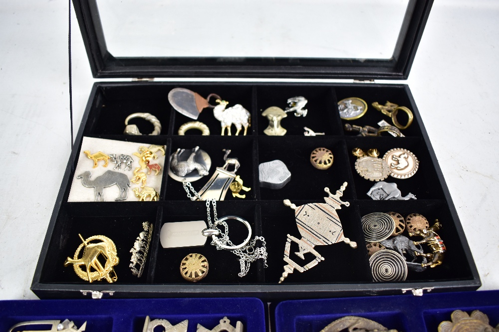 A quantity of African tribal jewellery including pendants and rings, some Tuareg examples, some - Image 4 of 4