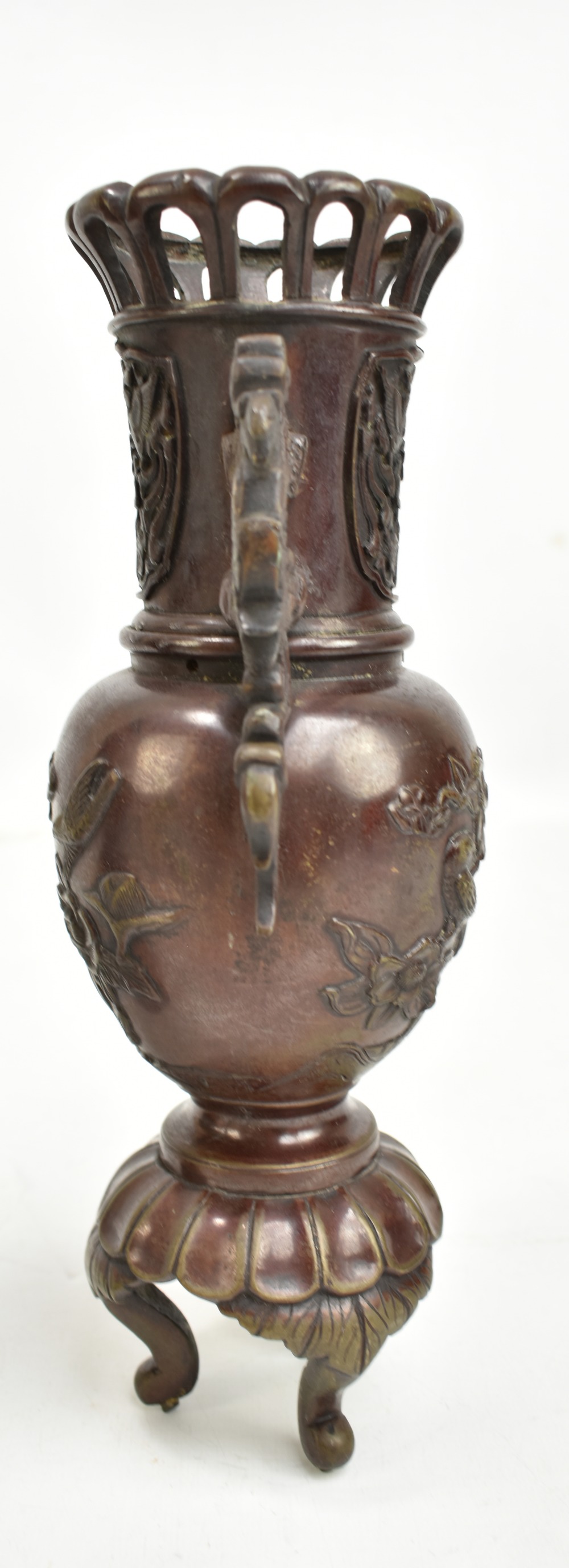 A pair of late 19th/early 20th century Japanese patinated bronze vases with cast twin dragon - Image 4 of 13