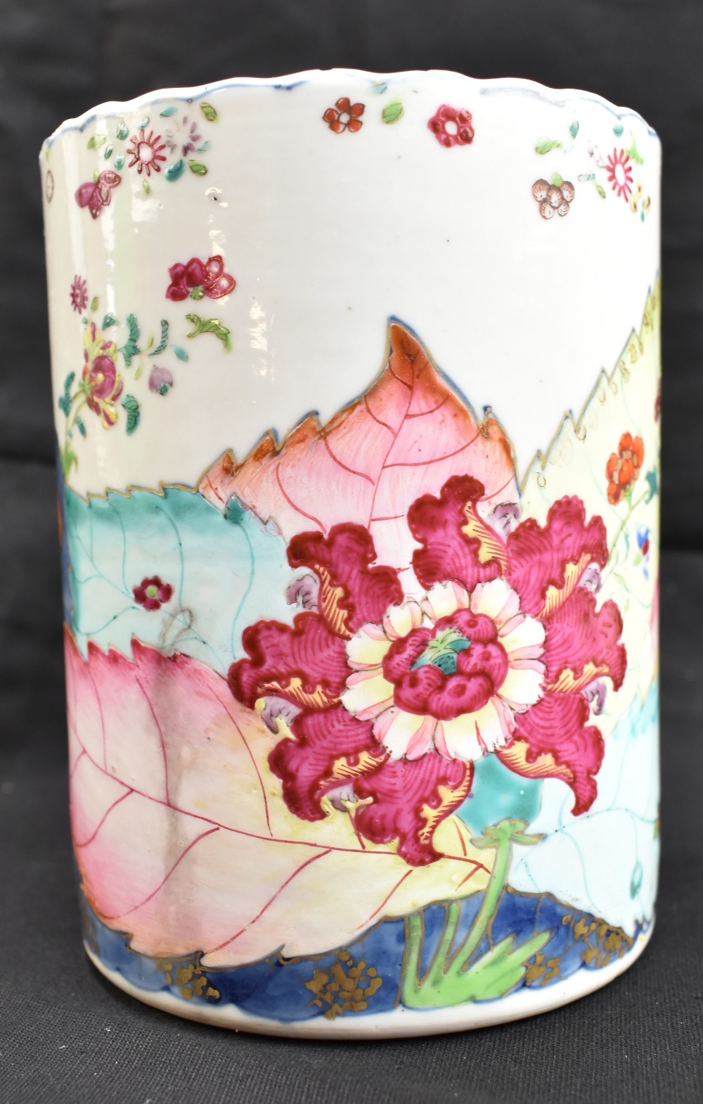 An 18th century Chinese porcelain Famille Rose mug, painted in enamels with floral decoration, - Image 8 of 14