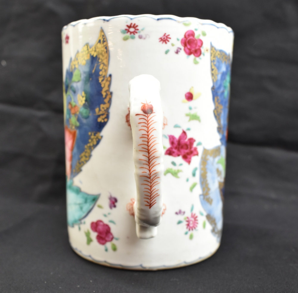 An 18th century Chinese porcelain Famille Rose mug, painted in enamels with floral decoration, - Image 4 of 14