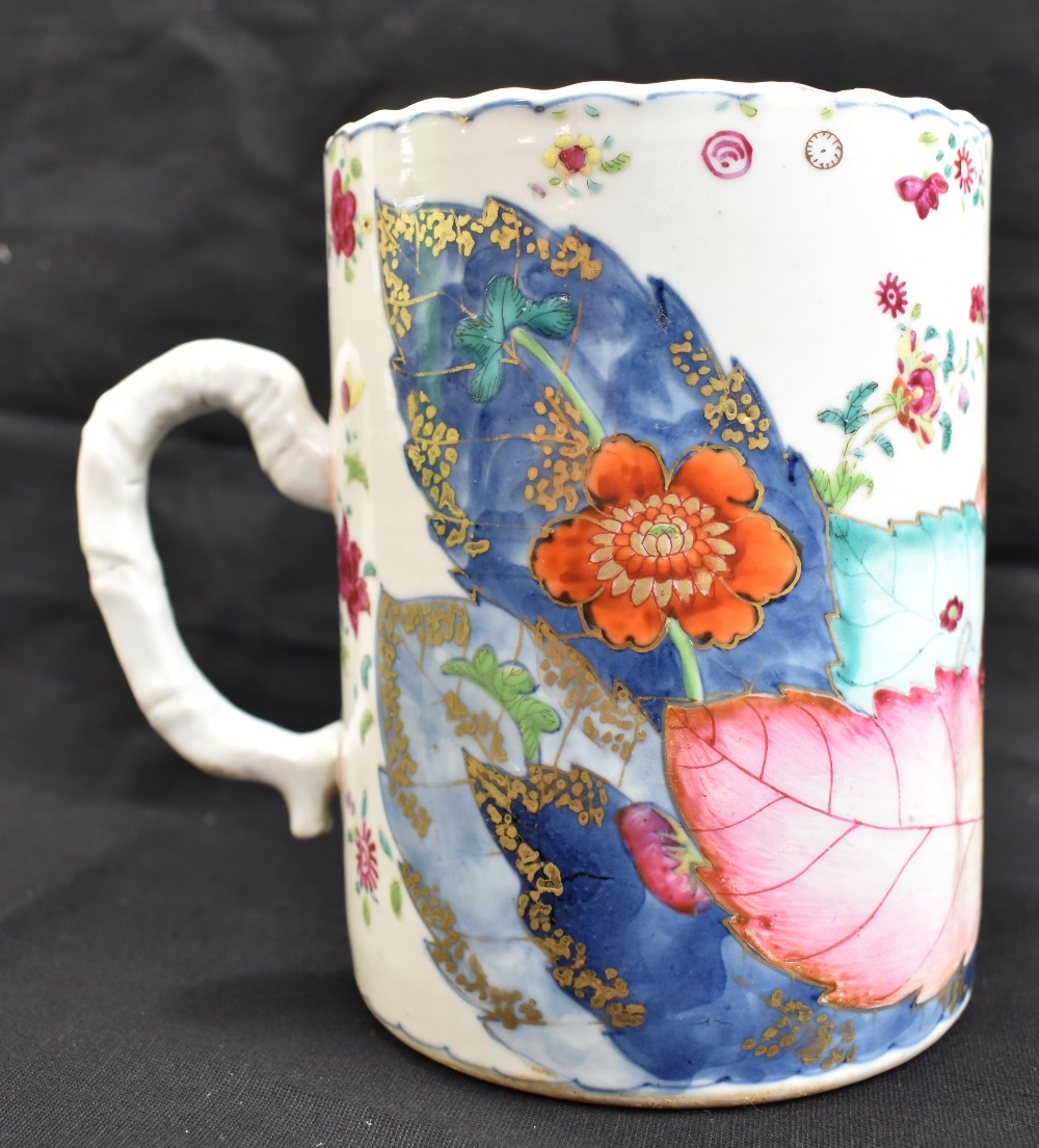 An 18th century Chinese porcelain Famille Rose mug, painted in enamels with floral decoration, - Image 6 of 14