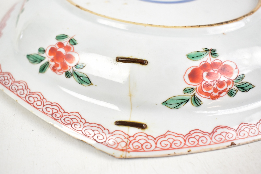 An 18th century Chinese porcelain Famille Verte octagonal plate, painted in enamels with floral - Image 3 of 11