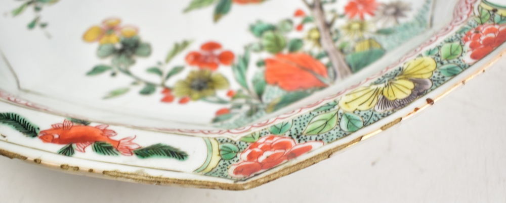 An 18th century Chinese porcelain Famille Verte octagonal plate, painted in enamels with floral - Image 5 of 11