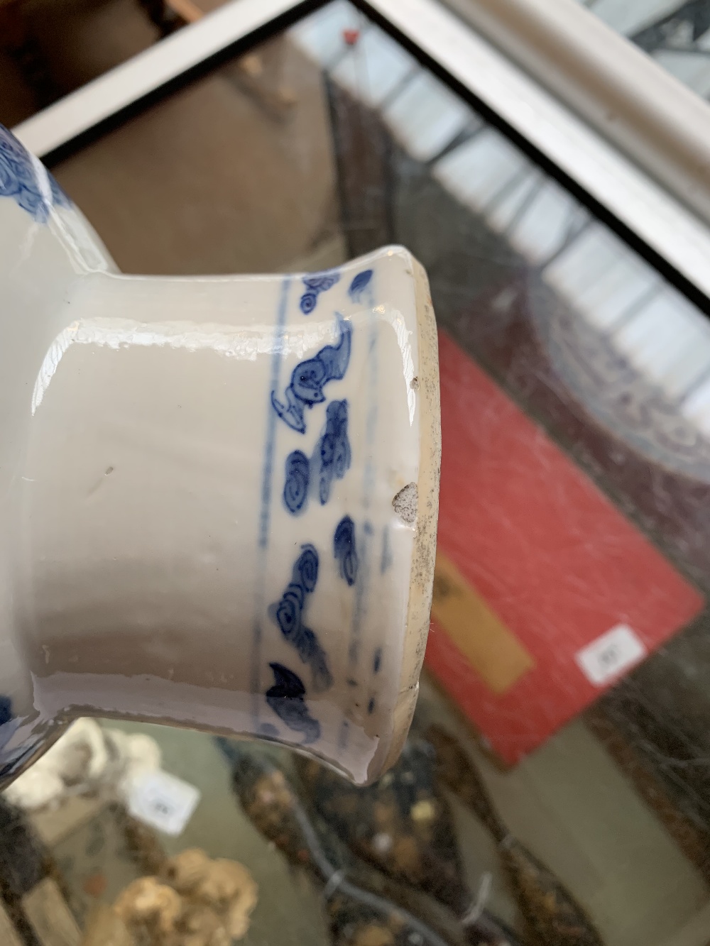 A Chinese blue and white porcelain vase painted with elders, bears Kangxi four character mark to - Bild 11 aus 14