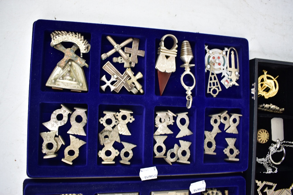 A quantity of African tribal jewellery including pendants and rings, some Tuareg examples, some - Image 2 of 4