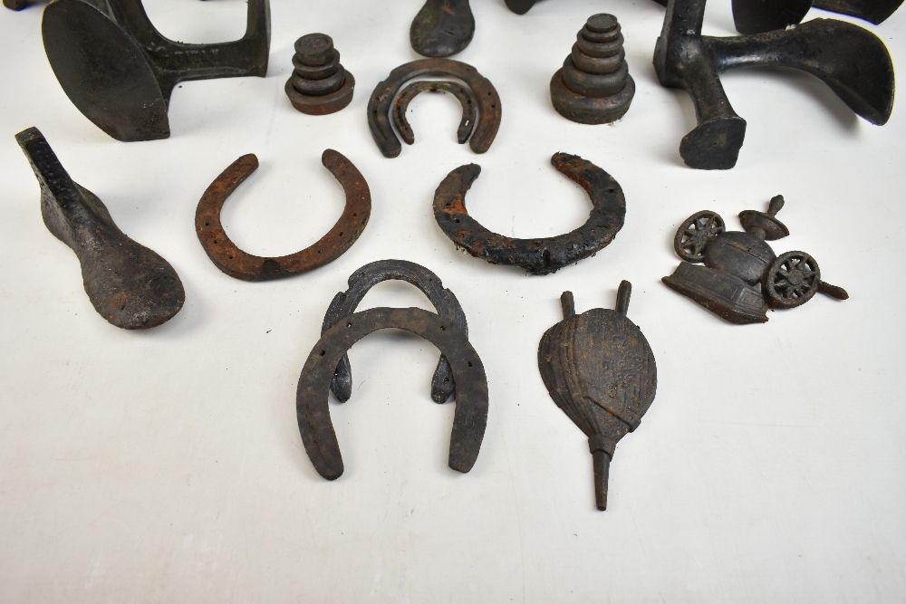 A group of late 19th/early 20th century cast iron shoe lasts, some with stamped marks, including one - Image 6 of 6