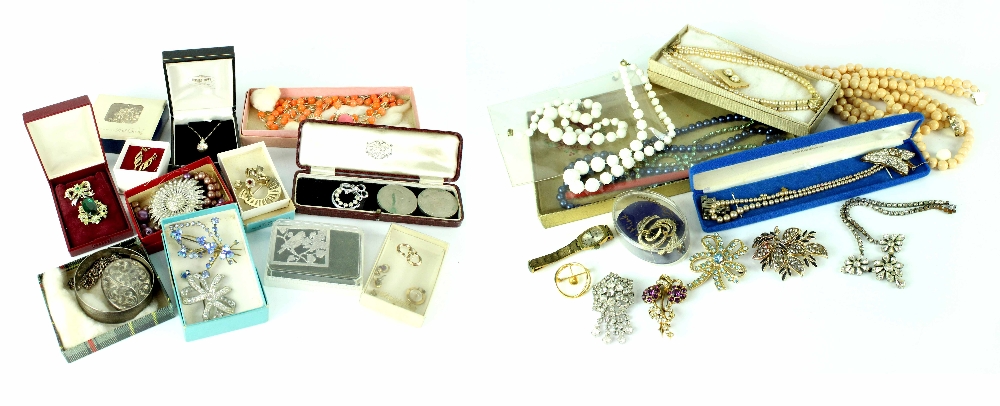 A quantity of costume jewellery to include gold earrings, silver oval locket, silver bracelet, etc.