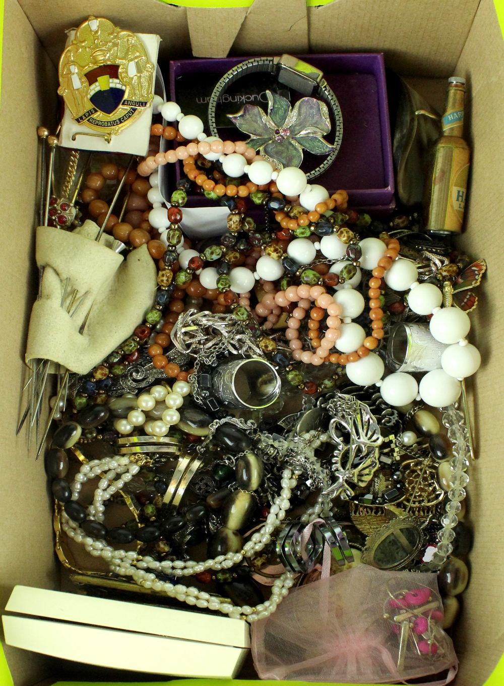 A small quantity of costume jewellery to include beads, hat pins, brooches, etc.