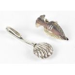 CC; an Elizabeth II hallmarked silver serviette/napkin holder with shell terminal, London 1977,