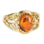 A yellow metal and amber set pierced dress ring, size R, approx 3g.Additional InformationNatural