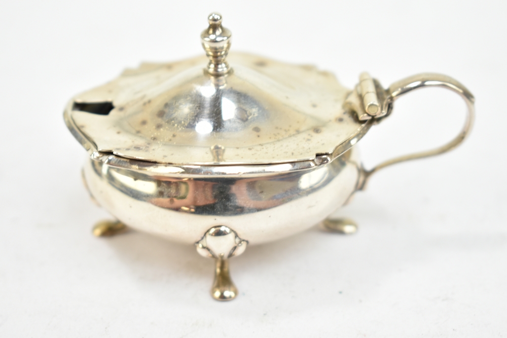 WALKER & HALL LTD; a cased George V hallmarked silver five piece cruet set comprising mustard and - Image 12 of 16