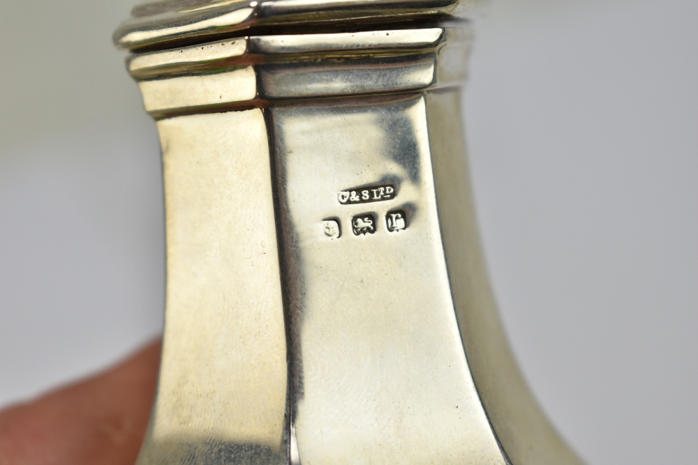 COLLINGWOOD & SONS LTD; a George V hallmarked silver sugar caster of hexagonal form, Birmingham - Image 5 of 5