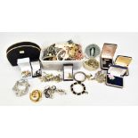 A quantity of assorted costume jewellery.