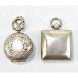 ALFRED WIGLEY; an Edward VII hallmarked silver sovereign case with bright cut foliate detail,