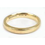 A 9ct yellow gold wedding band, size O, approx 3.4g.Additional InformationGeneral wear, scratches
