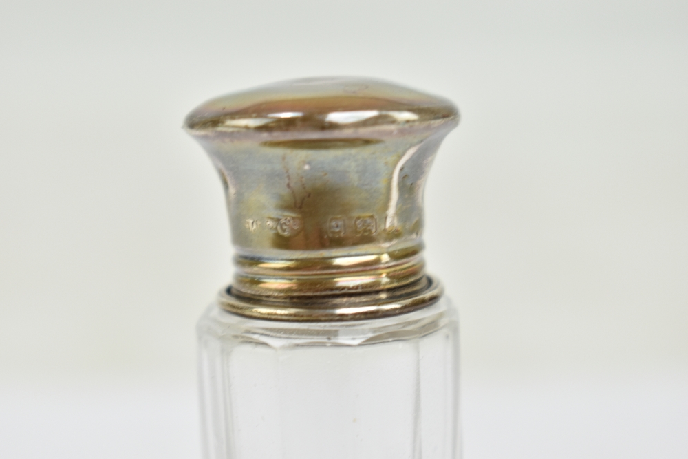 A group of silver topped clear glass sifters, peppers and vanity jars including guilloché - Image 16 of 16