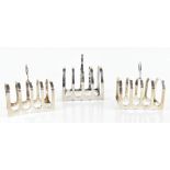 A pair of George V hallmarked silver four division toast racks of simple form, Birmingham 1932,