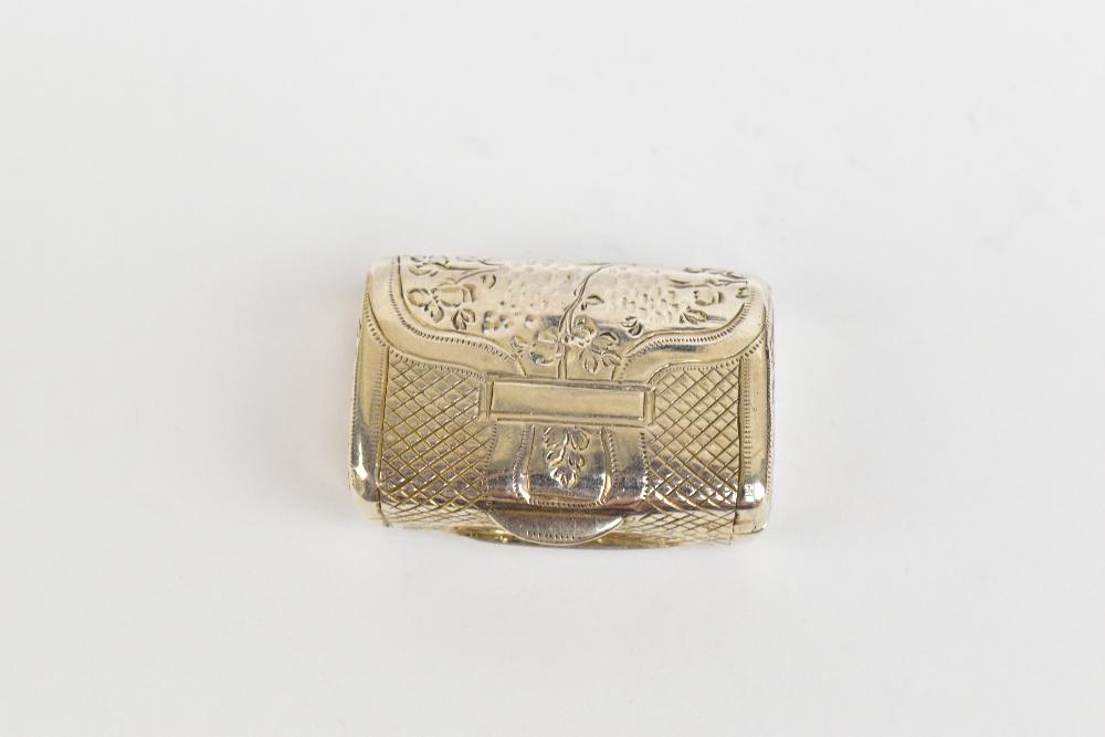 A George VI hallmarked silver vinaigrette in the form of a purse with chased detail, the hinged - Image 2 of 6