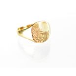 A gentlemen's vintage 9ct gold square top sunburst pattern ring, size V, approx 3.6g.