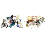 A large collection of costume jewellery to include rings, bracelets, diamanté items, brooches etc.