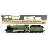 WRENN RAILWAYS; a boxed OO/HO gauge W2247 4-6-0 Clun Castle G.W.R. green Locomotive and Tender.