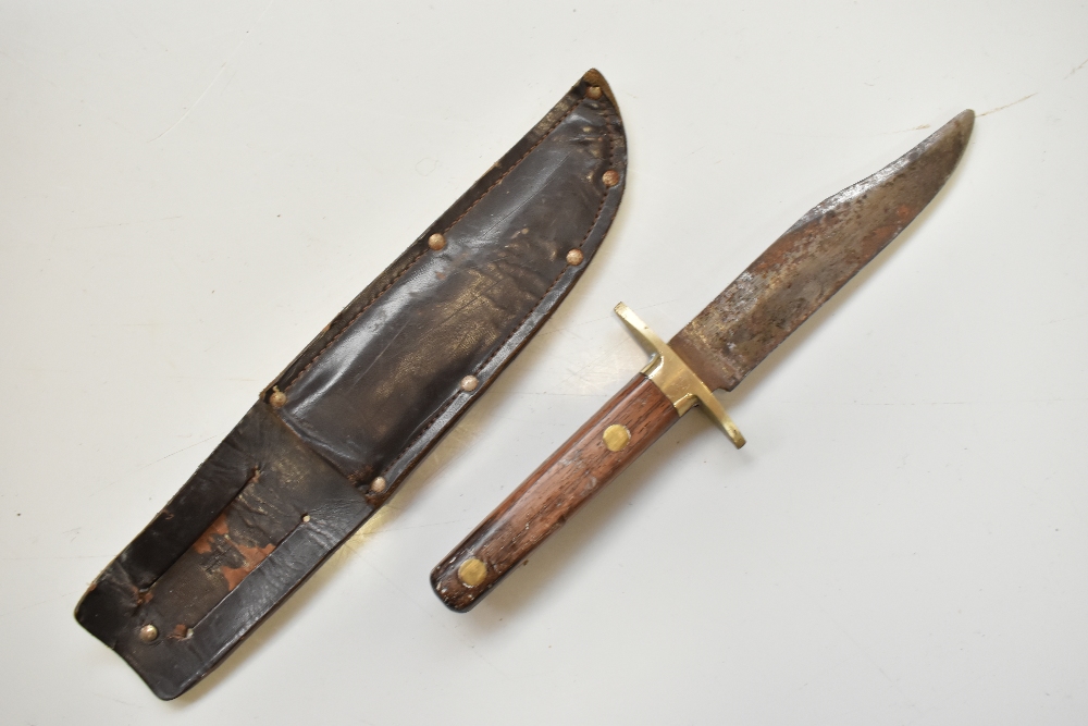 A group of knives and bayonets including a British L1 A3 9600257 D62 example with blackened - Image 5 of 6