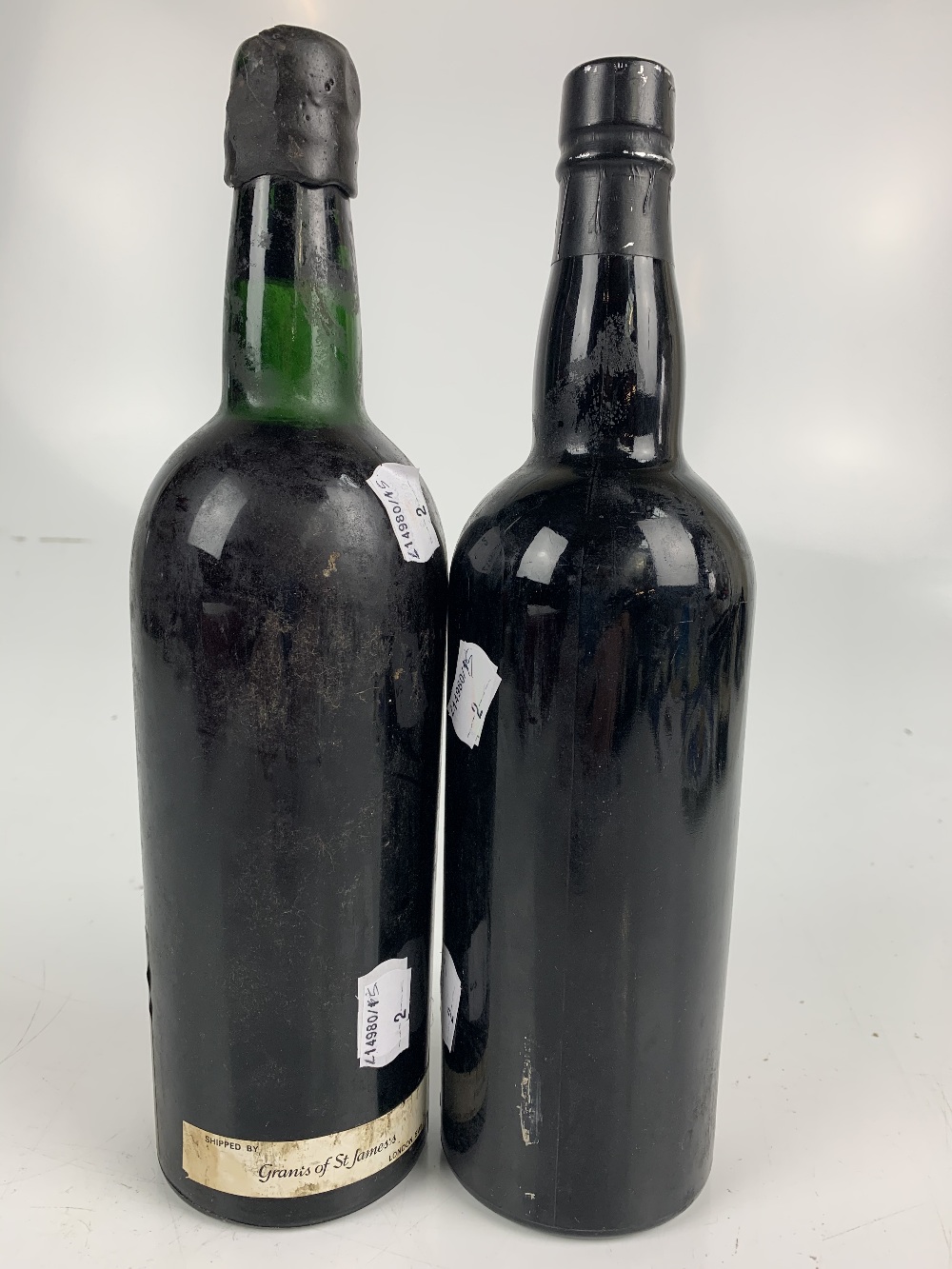 PORT; two single bottles comprising Cockburn's 1963 and Churchill's Crusted Bottled 1987 (2). - Image 2 of 2