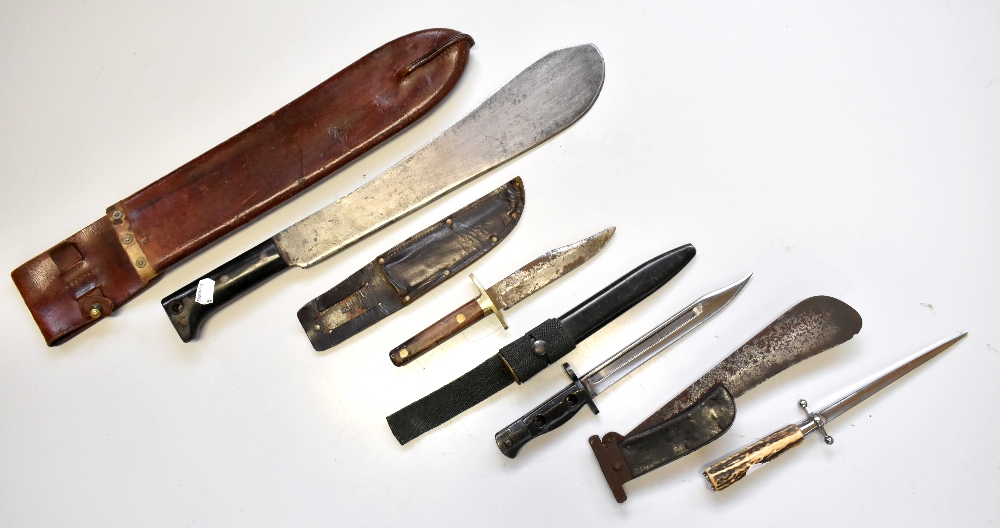 A group of knives and bayonets including a British L1 A3 9600257 D62 example with blackened