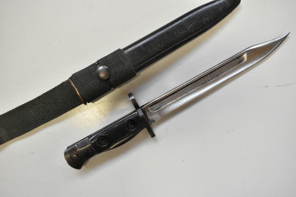 A group of knives and bayonets including a British L1 A3 9600257 D62 example with blackened - Image 4 of 6