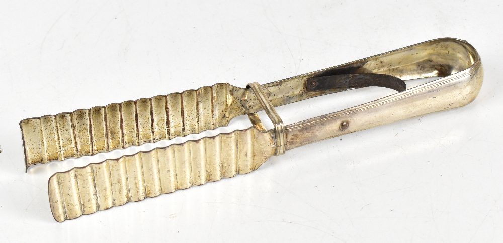 A pair of late 18th/early 19th century silver plated asparagus tongs, length 27cm.