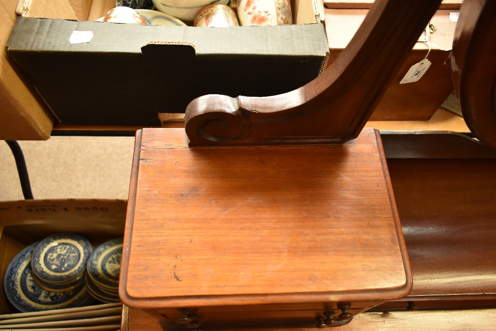 A Victorian mahogany dressing table with oval mirror above arrangement of seven drawers, the - Image 3 of 7