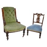 A Victorian mahogany nursing chair with green upholstery on turned front supports to castors (af)