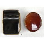 Two 19th century agate snuff boxes with gilt metal mounts, length of larger example 6cm (2).
