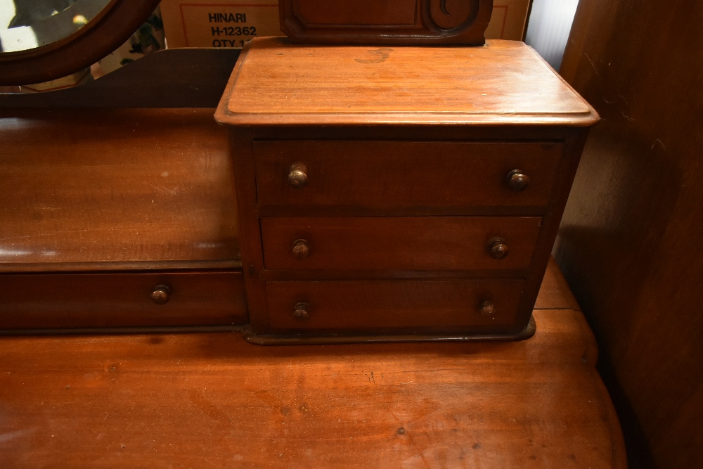 A Victorian mahogany dressing table with oval mirror above arrangement of seven drawers, the - Image 5 of 7